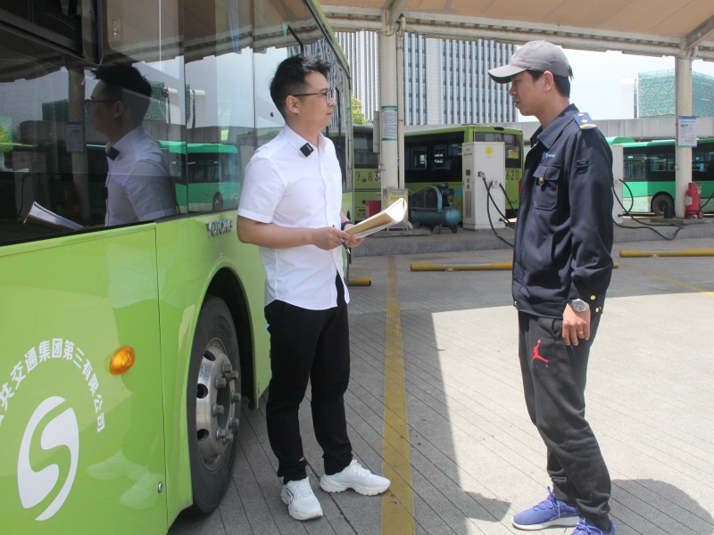 1746494784904847.jpg 公交车队长 (1).JPG