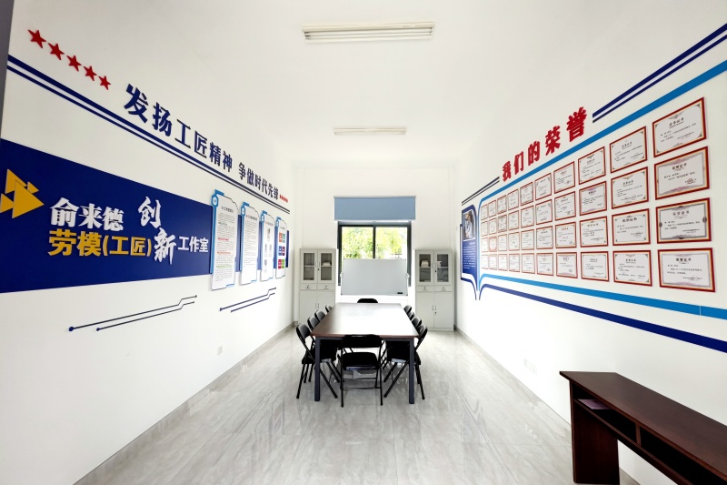 1747708406379790.jpg 工作室全景1.jpg