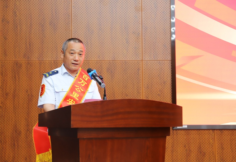 1749431501529619.jpg 驾驶员代表发言.JPG