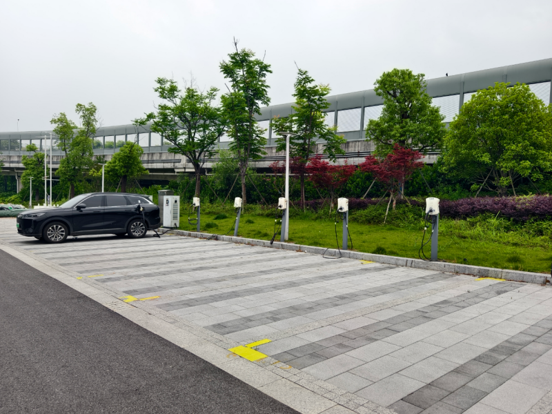 1759974385650701.png 垒球实景.png