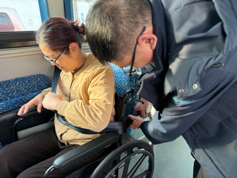 1766652688502133.jpg 系安全带2.jpg