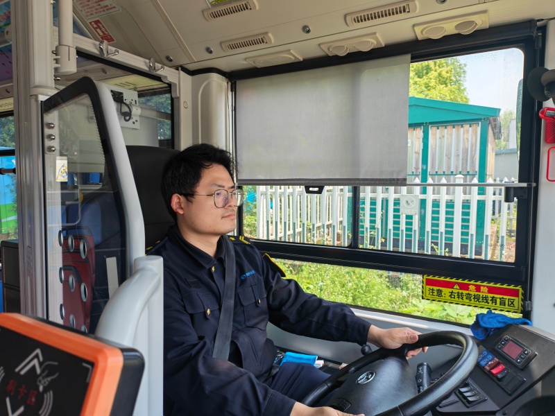 1778480940957938.jpg 公交驾驶员唐侃.jpg
