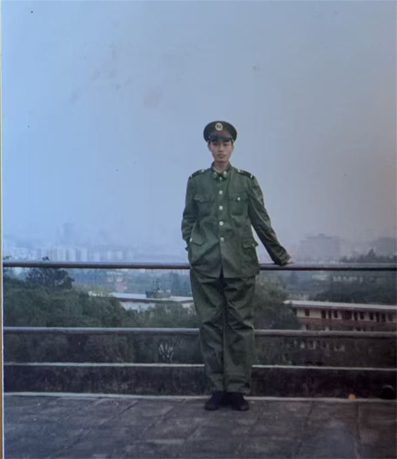 1785722909187593.jpg 冯君参军照.jpg