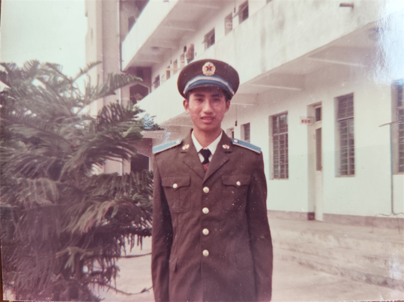 1785722988575598.jpg 赵伟尧参军照.jpg