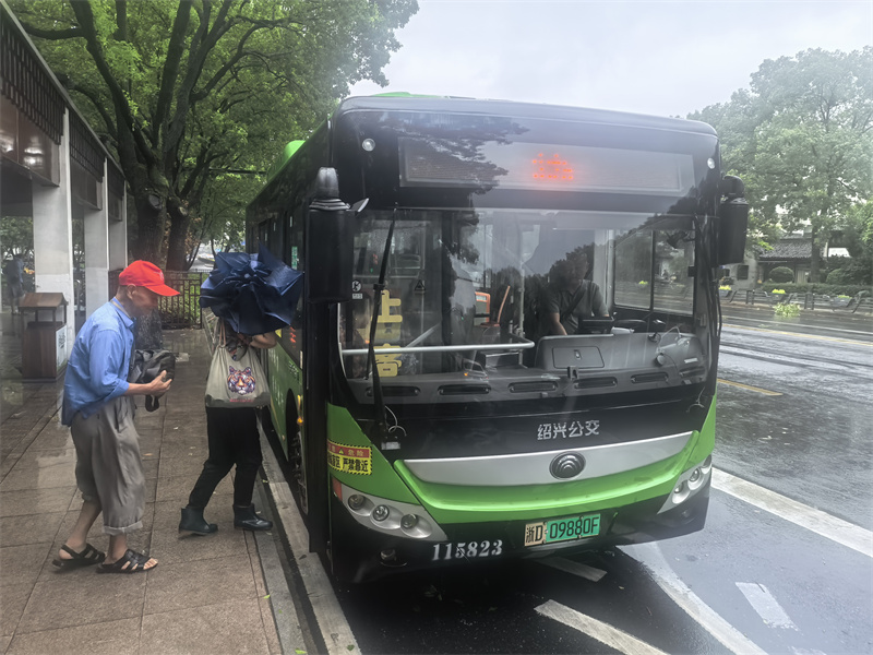 转运滞留乘客.jpg