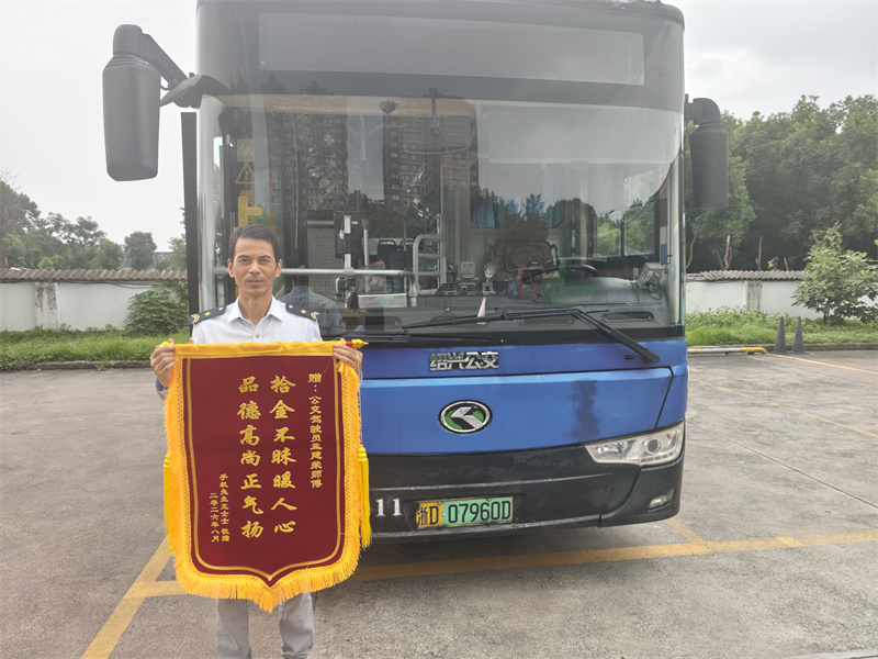 1786958561889260.jpg 孟建荣2.jpg